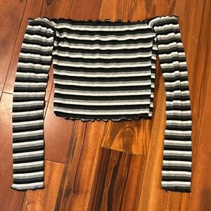 Off the shoulder long sleeve striped top side S